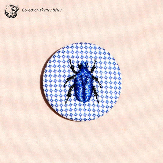 Broche petit format Scarabée bleu